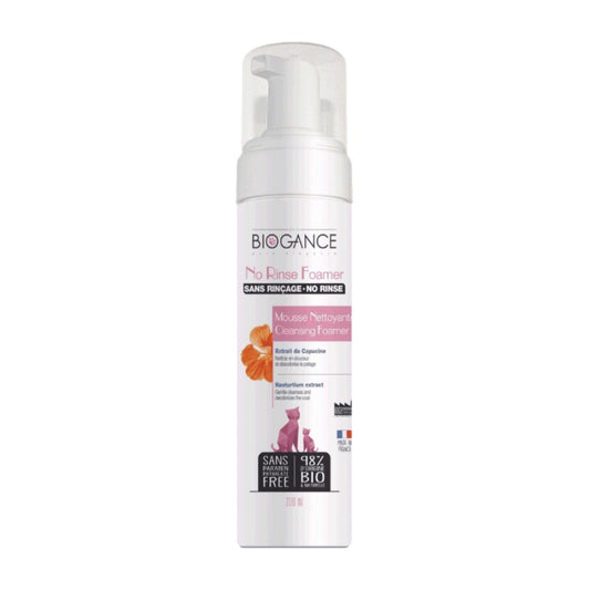 Shampoo al seco para gatos adultos y gatitos.