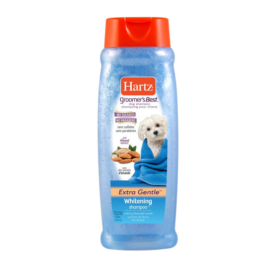Shampoo para perros con pelaje de color blanco. 